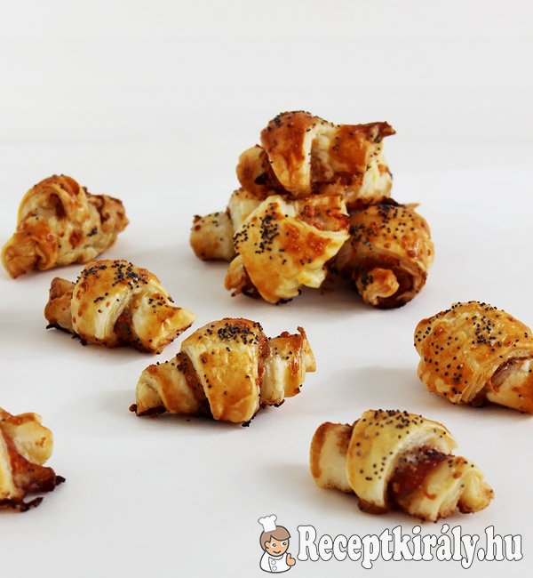 Mini croissant sajttal, baconnel