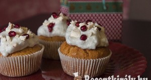 Marcipános muffin gránátalmás habbal
