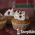 Marcipános muffin gránátalmás habbal