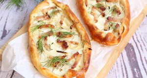 Tejfölös szalonnás galette csónak