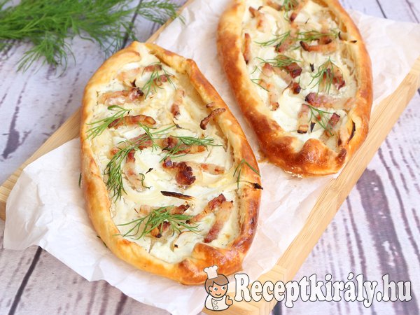 Tejfölös szalonnás galette csónak