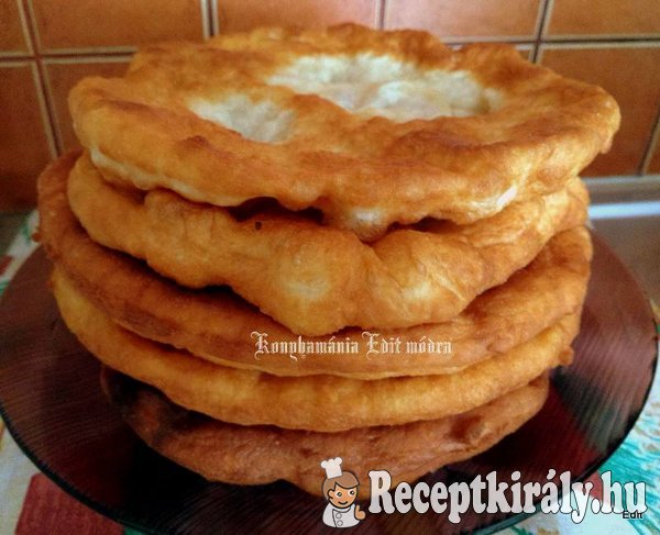 Tejfölös lángos