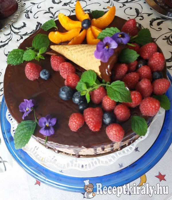 Csokis torta gyümölcsökkel