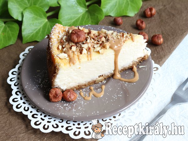 Sajttorta karamellöntettel és mogyoróval