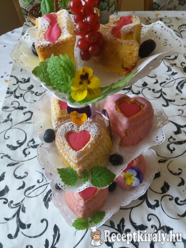 Pudinggal és gyümölccsel töltött Muffin