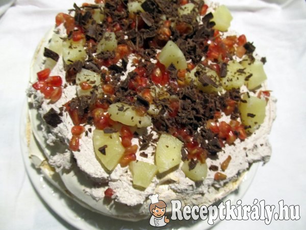 Emeletes Pavlova torta