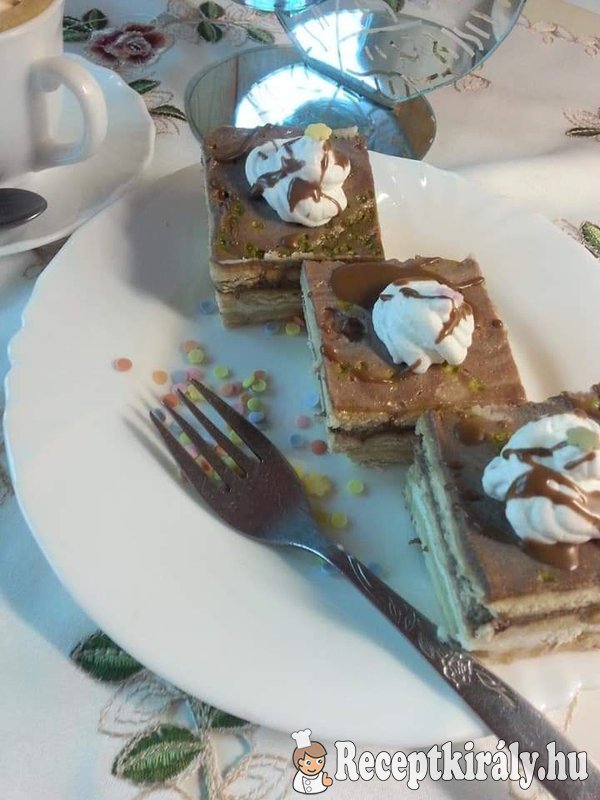Kekszes-tejfölös szelet sütés nélkül