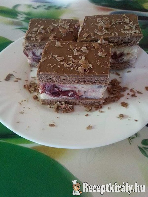 Meggyes krémes kocka