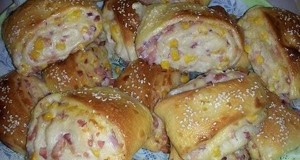 Sonkás-kukoricás töltött háromszögek
