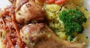 Sült csirkecombok mediterrán zöldségágyon