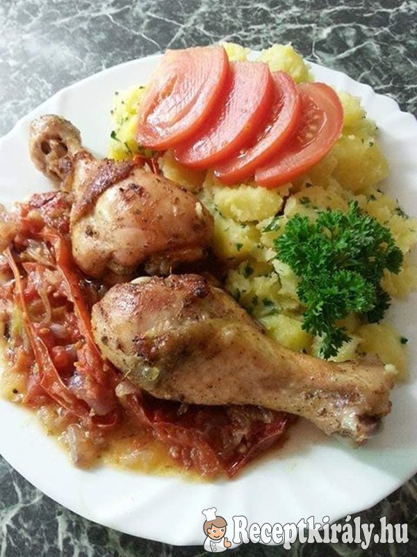 Sült csirkecombok mediterrán zöldségágyon