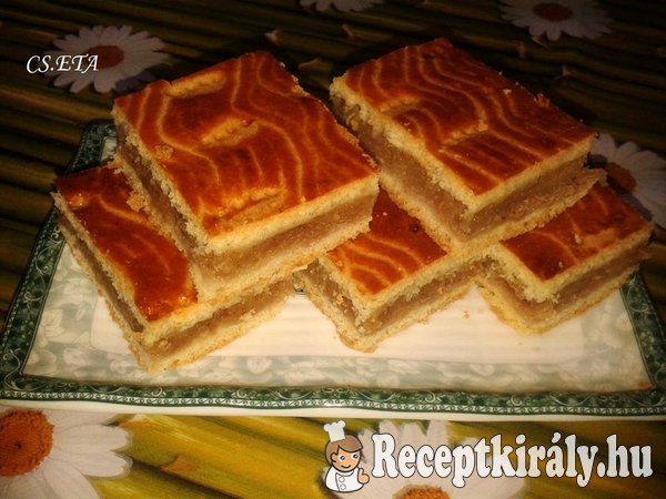 Almás pite Eta módra