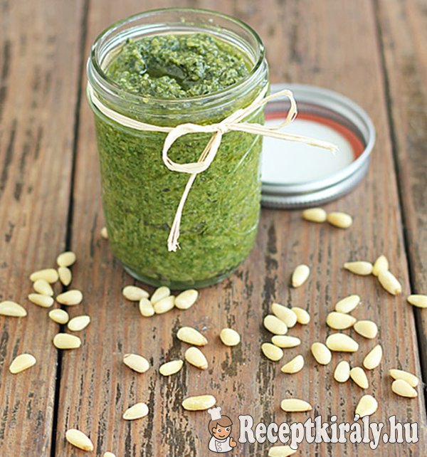 Bazsalikomos pesto