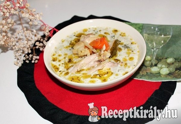 Csirkebecsinált leves csirkeszárnyból
