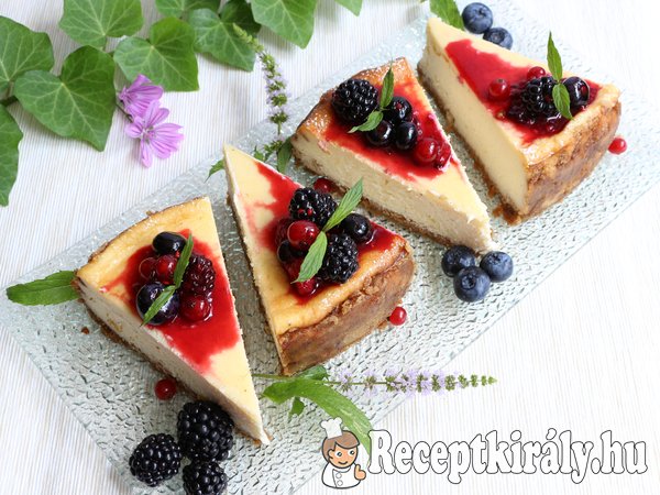 Sajttorta erdei gyümölcsös öntettel