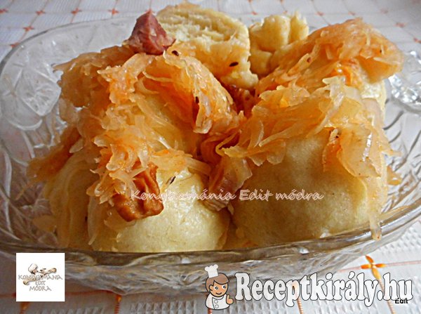 Káposztaágyon főtt gőzgombóc