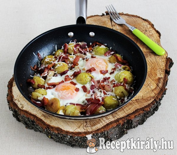 Kelbimbó hagymával, baconnel, tojással