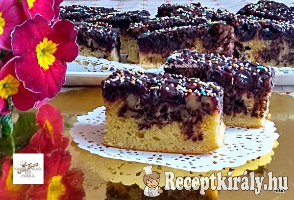 Fűszeres meggyes diós kevert sütemény