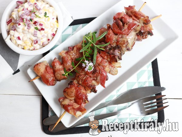 Baconbe tekert zöldfűszeres csirkemáj