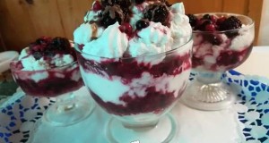 Erdei gyümölcsös pohárkrém