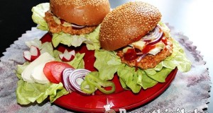 Mozzarellás csirkeburger házi húspogácsával