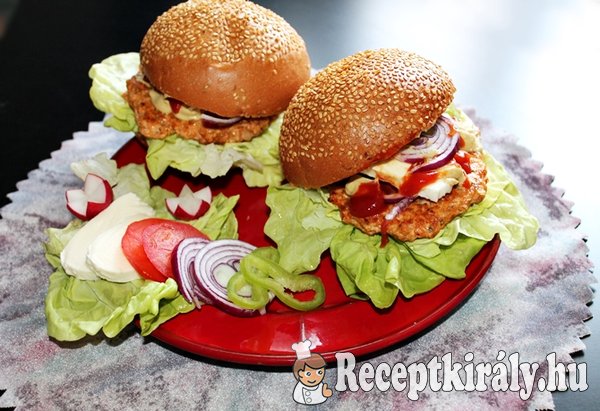 Mozzarellás csirkeburger házi húspogácsával