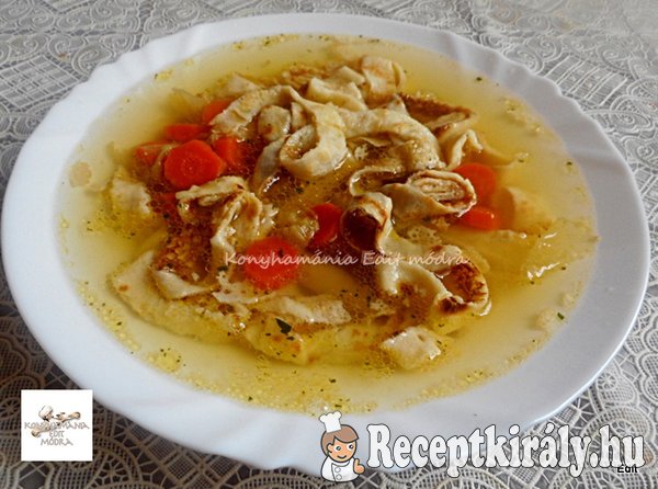 Frittatensuppe - húsleves palacsintatésztával