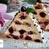 Meggyes piramis tejszínes vaníliás krémmel