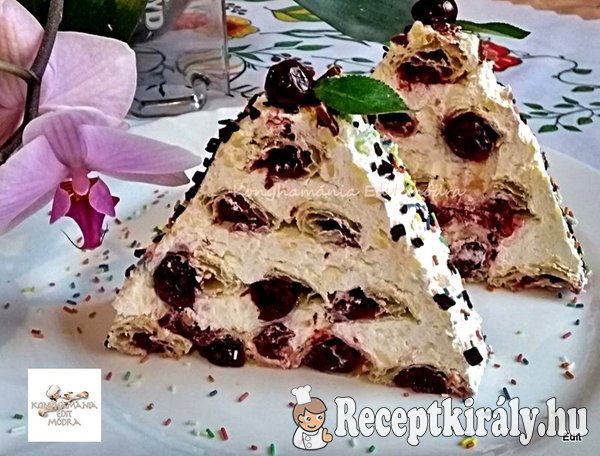 Meggyes piramis tejszínes vaníliás krémmel