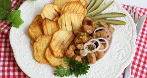 Fokhagymás aprópecsenye csíkos krumplival