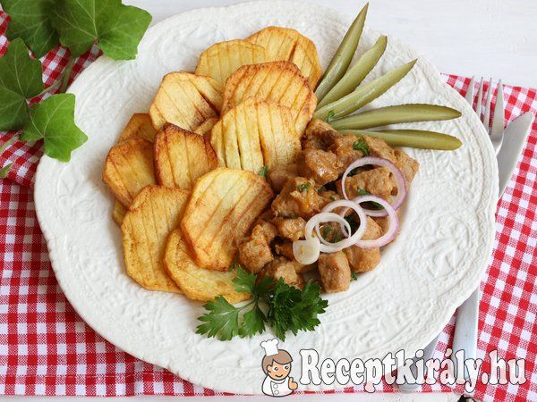 Fokhagymás aprópecsenye csíkos krumplival