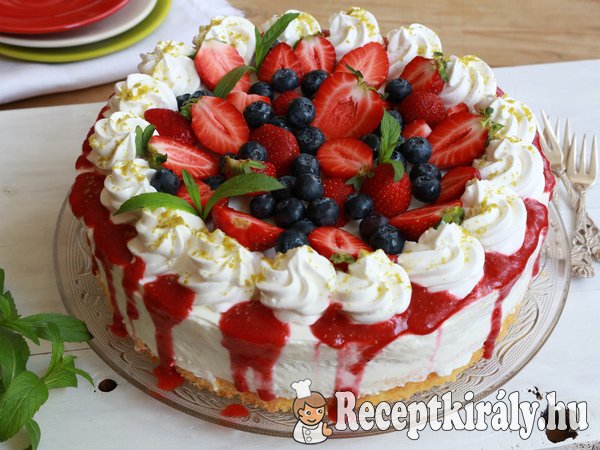 Joghurtos túrókrém torta erdei gyümölcsökkel