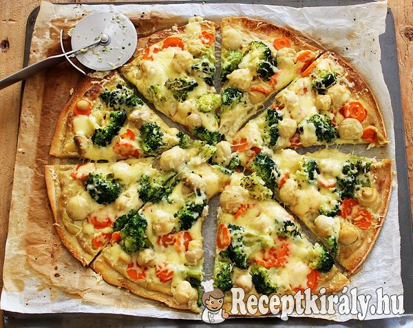 Gombás-zöldséges pizza