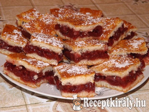 Meggyes pite Renáta konyhájából