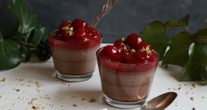 Csokis panna cotta meggyraguval