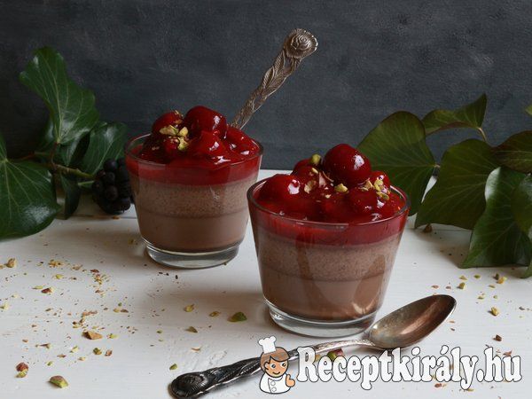 Csokis panna cotta meggyraguval