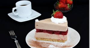 Csokoládétorta eperzselével